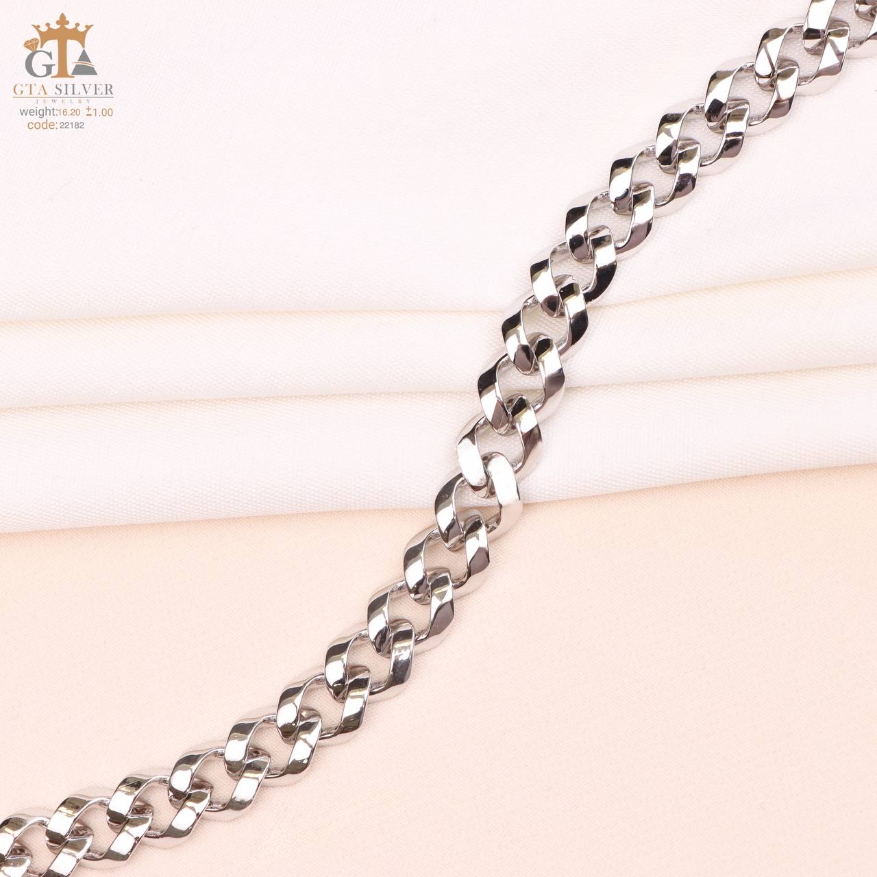 دستبند کارتیه نقره‌ای برای استایل‌های زنانه و مردانه