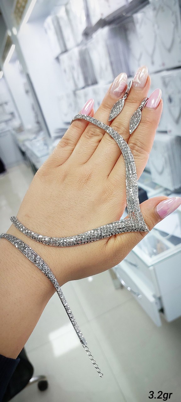 Silver elegance at its finest سرویس نقره ۹۲۵ GTA با طراحی تراش‌خورده و درخشان