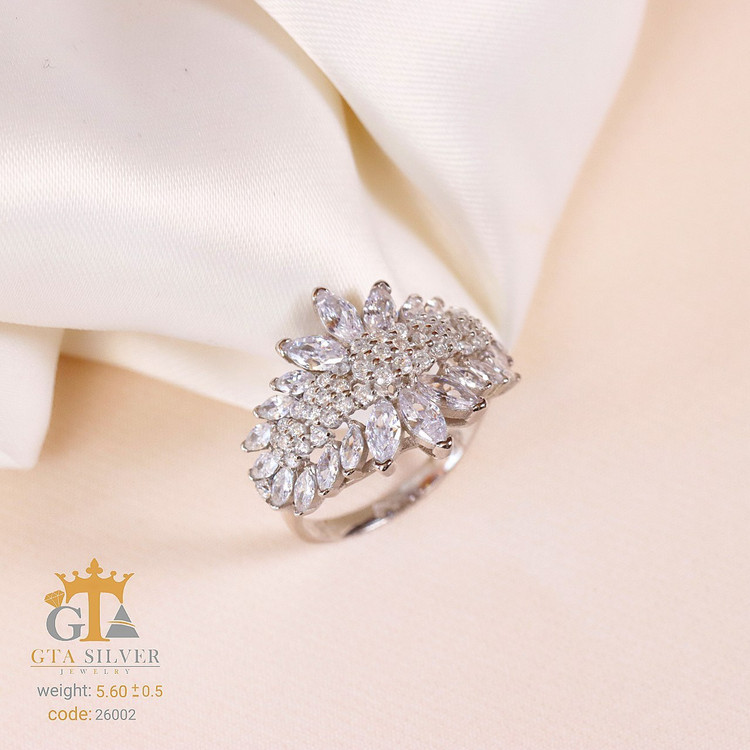 انگشتر نقرهای زنانه با نگین مارکیز | Elegant Marquise Silver Ring