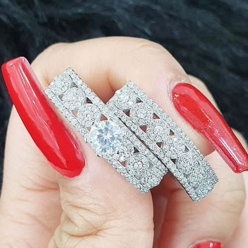 ست دو حلقه نقرهای با نگینهای درخشان و سنگ سولیتر – مناسب برای نامزدی یا هدیه