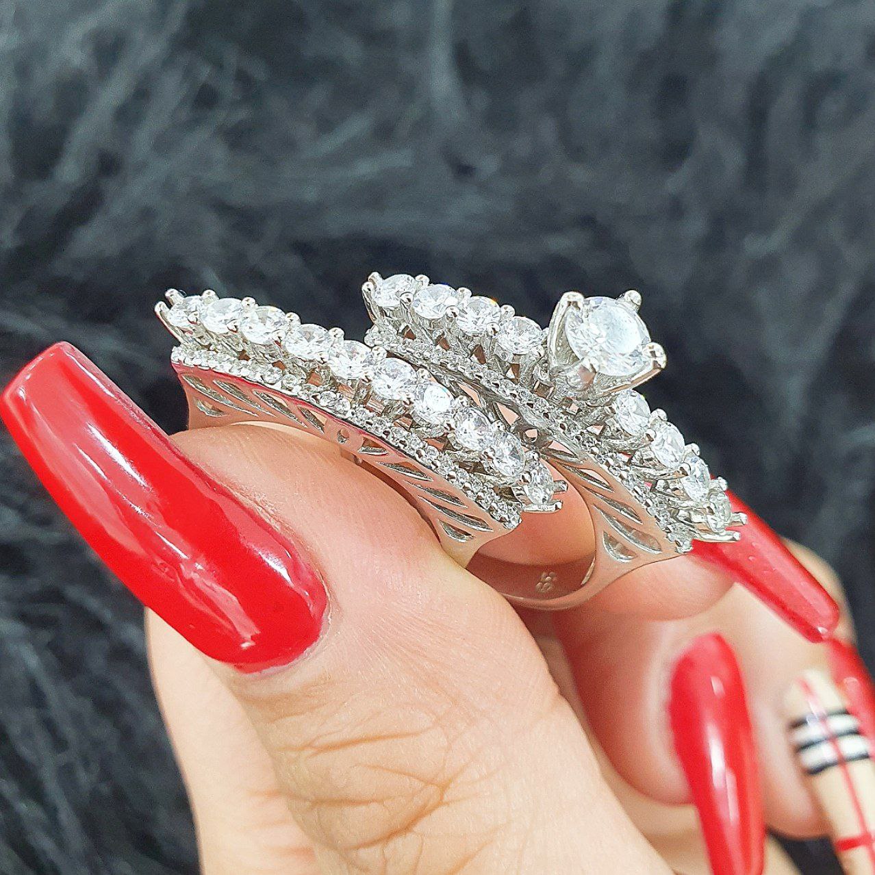 حلقه پشت حلقه سولیتر نقره با نگین‌های درخشان برند GTA، طراحی ظریف و لوکس