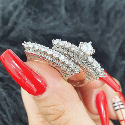 حلقه پشت حلقه سولیتر نقره با نگینهای درخشان برند GTA، طراحی ظریف و لوکس