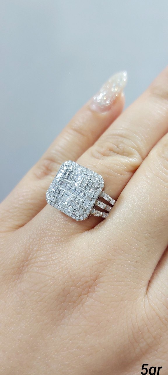 انگشتر زنانه نقره 925 با طراحی مربع و نگین‌ های درخشان – Silver Square Design Ring