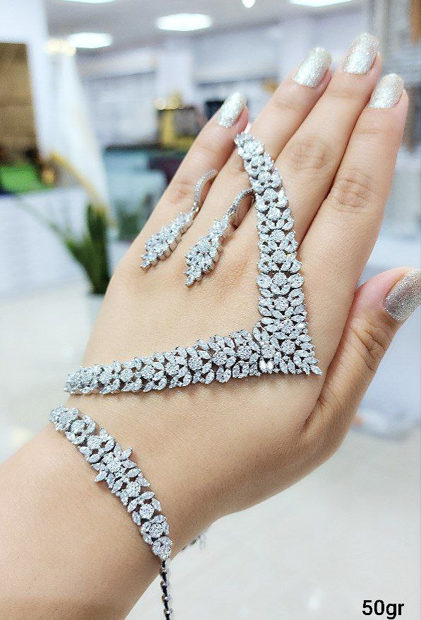 سرویس نقره 925 GTA | Elegant Silver Set for Modern Brides درخشش بی‌نظیر برای دستانی که خاص بودن را انتخاب می کنند