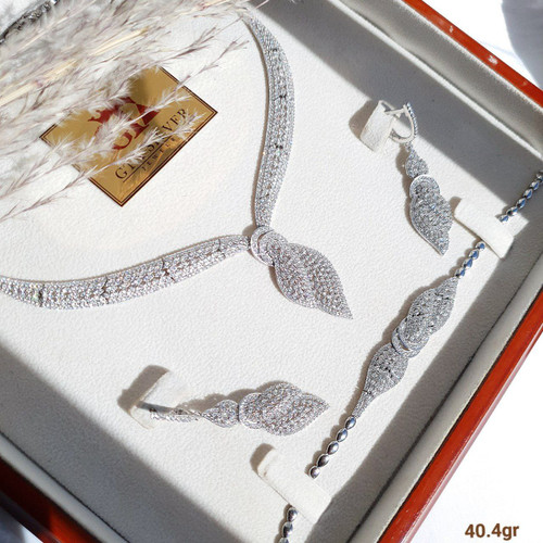 سرویس Silver زنانه برند GTA با طراحی کلاسیک و نگینکاری لوکس GTA luxury silver set – مناسب برای عروس و مجالس خاص