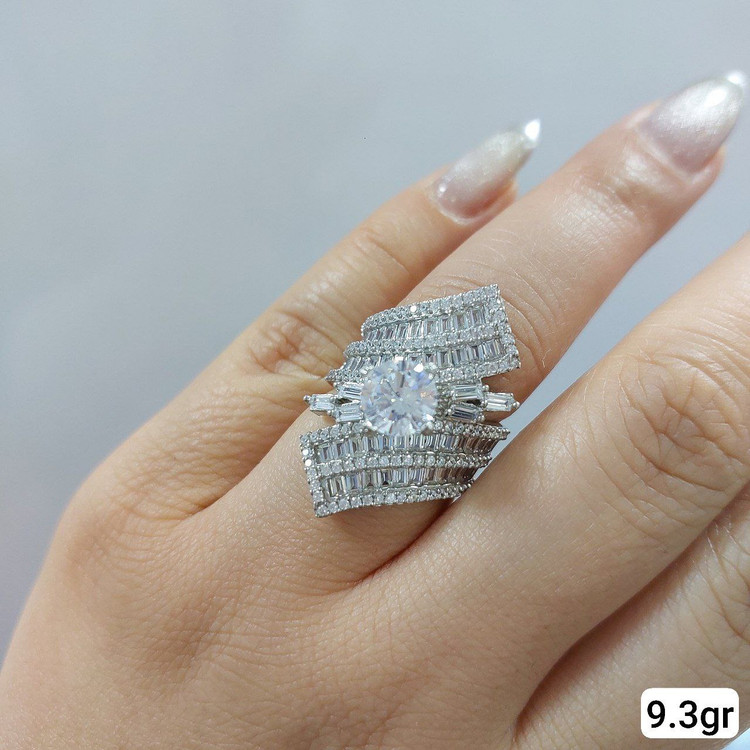 طراحی خاص و نگین درخشان در انگشتر سولیتر GTA – 925 Silver