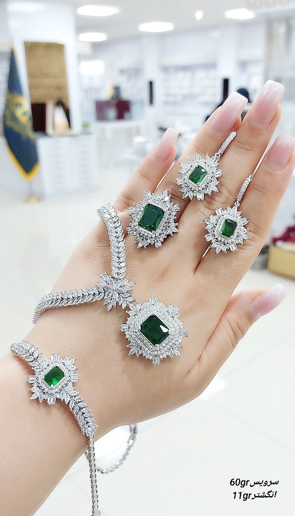جواهرات خاص با نگین سبز سلطنتی – Royal Green Stone Silver Set by GTA