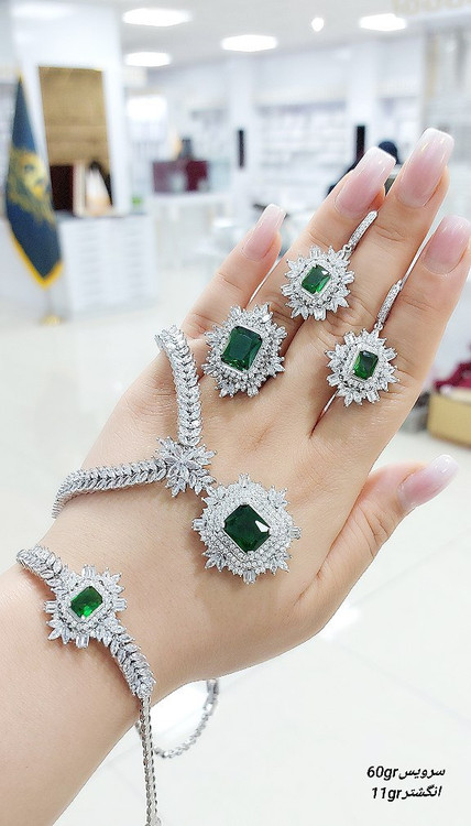 جواهرات خاص با نگین سبز سلطنتی – Royal Green Stone Silver Set by GTA