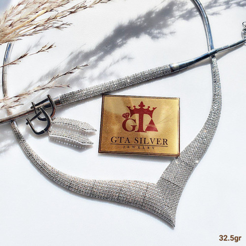 سرویس جواهر نقره ۹۲۵ عیار با طراحی خاص و نگینهای درخشان – Elegant Silver Set