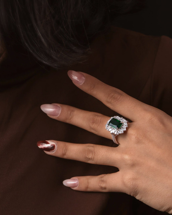 ترکیب اصالت و استایل مدرن 925 Sterling Silver with a royal green stone