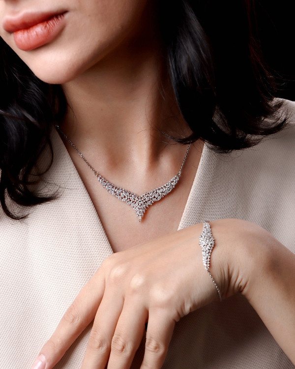 زیورآلات نقره 925 برند GTA – Elegant Silver Necklace and Bracelet Set