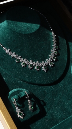 زیبایی در جزئیات، درخشندگی در هر حرکت. Graceful sparkle in every detail