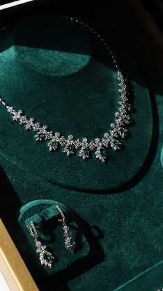 زیبایی در جزئیات، درخشندگی در هر حرکت. Graceful sparkle in every detail