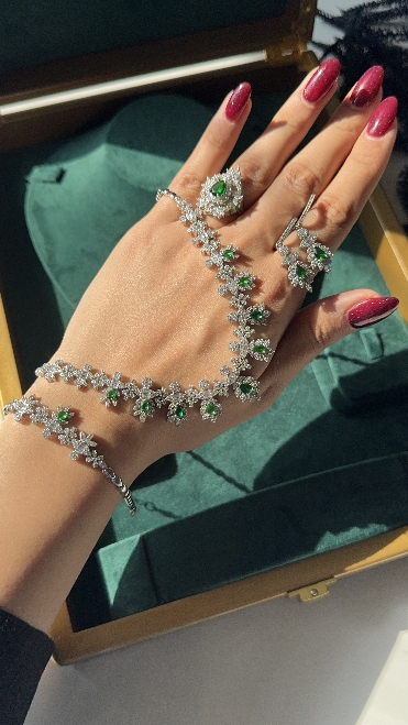 نقره ۹۲۵ عیار، طراحی طلایی، فاکتور و شناسنامه‌دار. 925 Silver, gold mold design, certified quality by GTA Brand