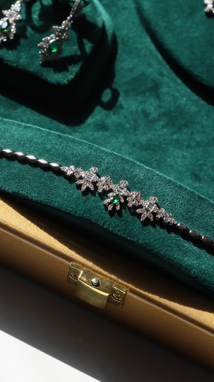 فول نگین، سنگ رنگی، درخشش خاص. Elegant, sparkling & timeless