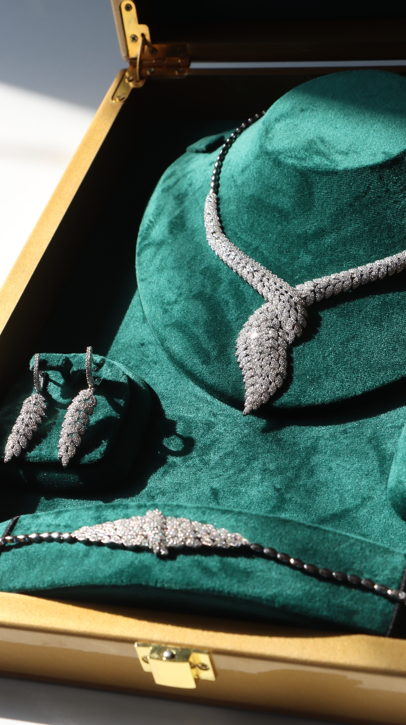 سرویس نقره لاکچری GTA با گوشواره، گردنبند و دستبند برلیان‌دار GTA Silver Set with brilliant stones and rhodium coating