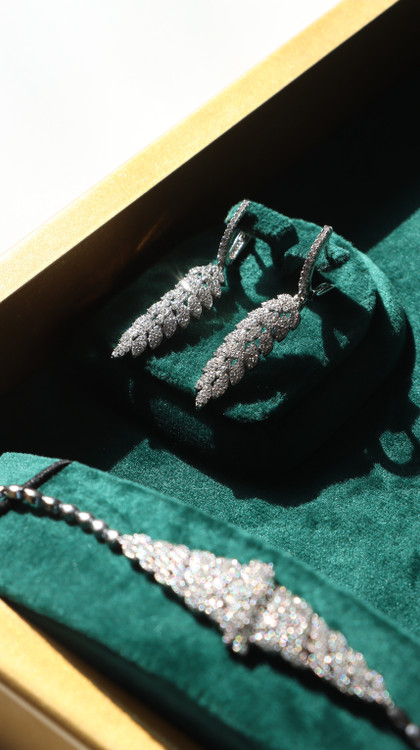 سرویس نقره زنانه برند GTA با نگین برلیان Silver Jewelry Set GTA با طراحی برگ و نگینهای درخشان برلیان