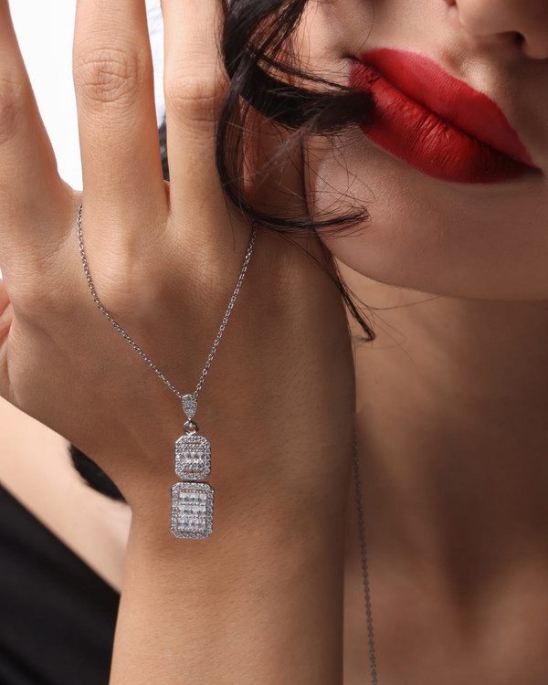 Elegant Silver 925 Pendant درخشش خاص، کیفیت تضمینی و آبکاری رودیوم