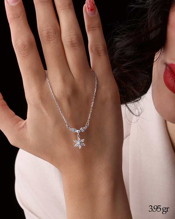 زیبایی خالص در Silver 925 با آبکاری Rhodium و طراحی درخشان