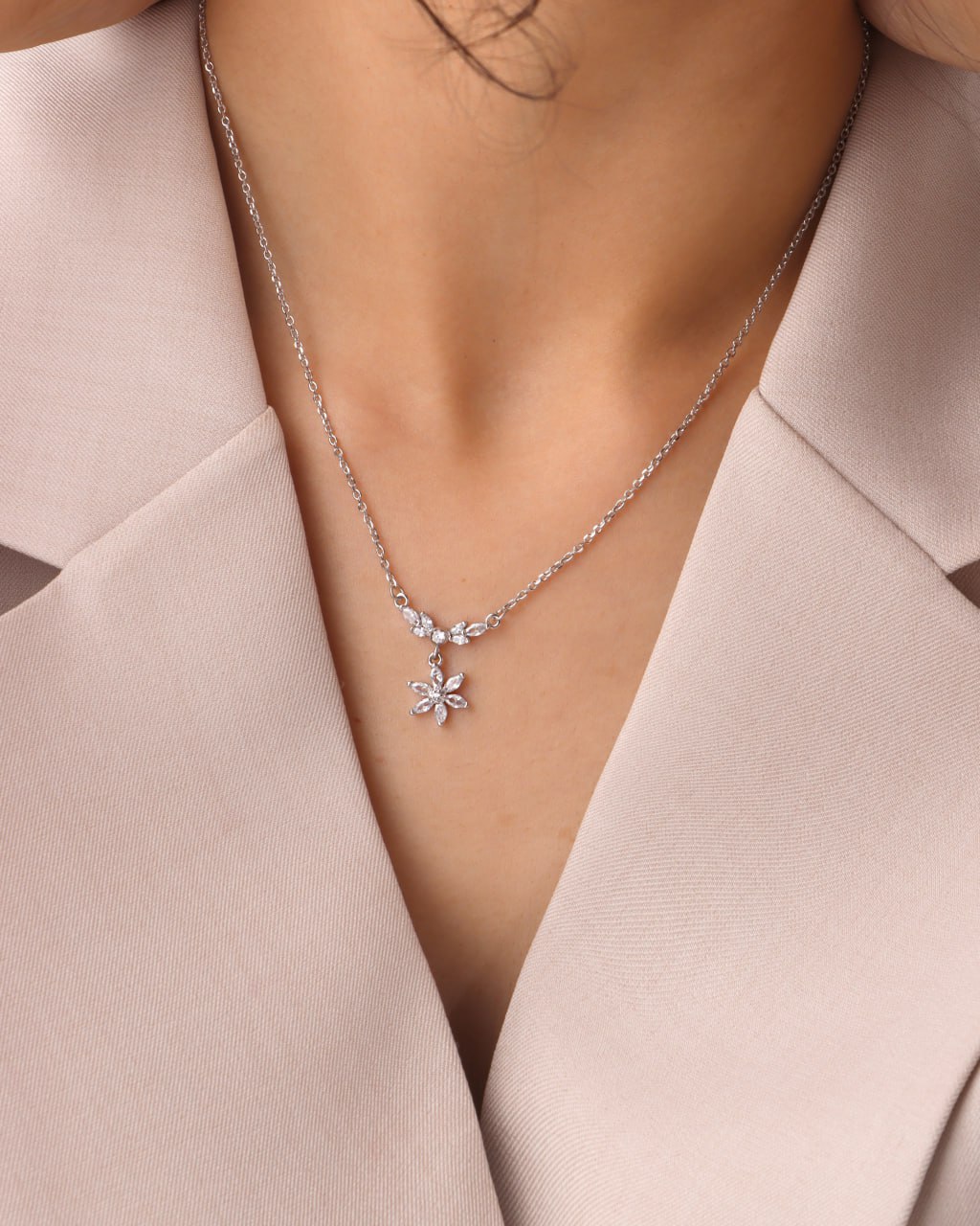 Elegant Silver 925 Pendant درخشش خاص، کیفیت تضمینی و آبکاری رودیوم