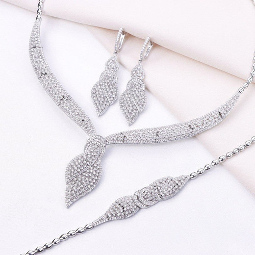 سرویس Silver زنانه برند GTA با طراحی کلاسیک و نگینکاری لوکس GTA luxury silver set – مناسب برای عروس و مجالس خاص